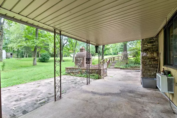 1387 West Rd, Clarksville, TN 37040