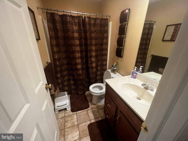 40 LOCUST RUN DR, York, PA 17404