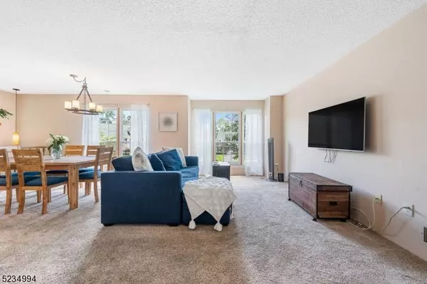 200 Sapphire Ln, Franklin Twp., NJ 08823