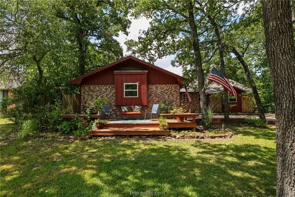 1208 Merry Oaks DR, College Station, TX 77840-2609