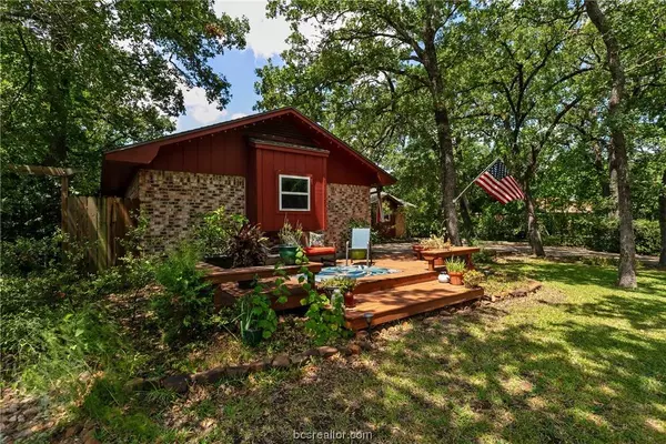 1208 Merry Oaks DR, College Station, TX 77840-2609