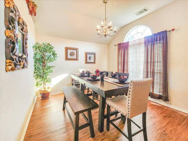 2707 Forest Lake Drive, Grand Prairie, TX 75052