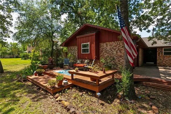 1208 Merry Oaks DR, College Station, TX 77840-2609