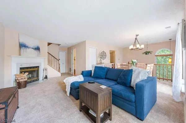 200 Sapphire Ln, Franklin Twp., NJ 08823