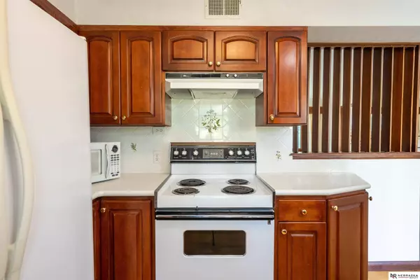 1935 S 37th Street, Omaha, NE 68105