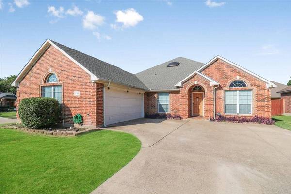 2707 Forest Lake Drive, Grand Prairie, TX 75052