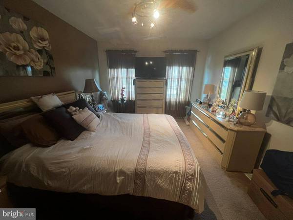 40 LOCUST RUN DR, York, PA 17404