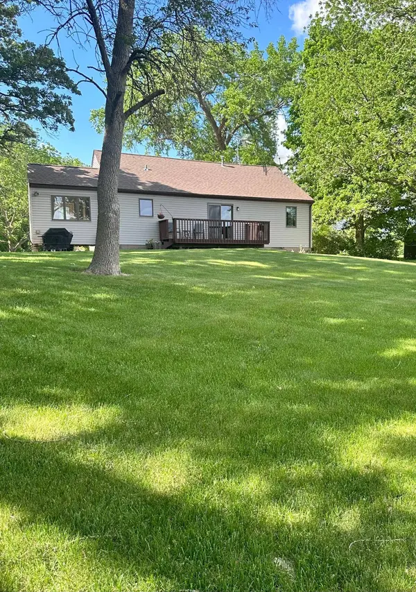 22390 Glynview TRL, Faribault, MN 55021