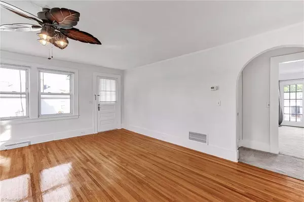 1464 E Pine ST, Mount Airy, NC 27030