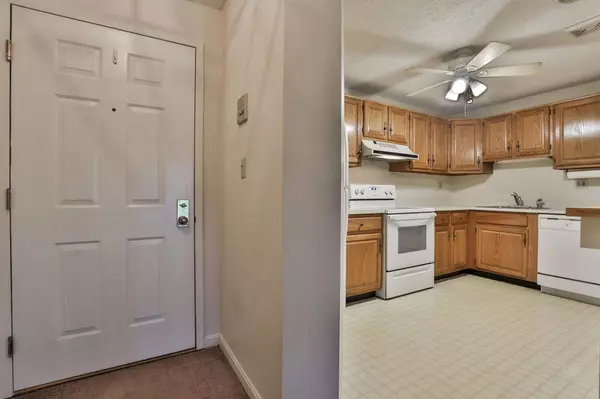 11 Bartemus TRL #305, Nashua, NH 03064