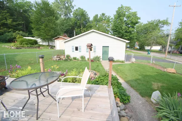 1104 Palmer Ave, Owosso, MI 48867