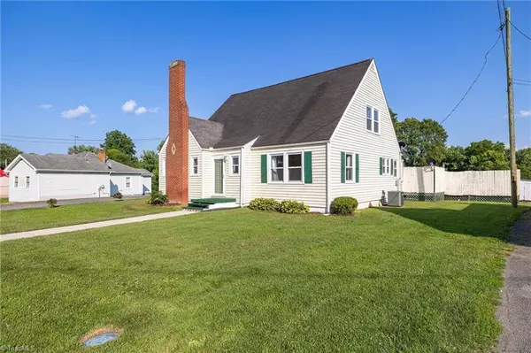 1464 E Pine ST, Mount Airy, NC 27030