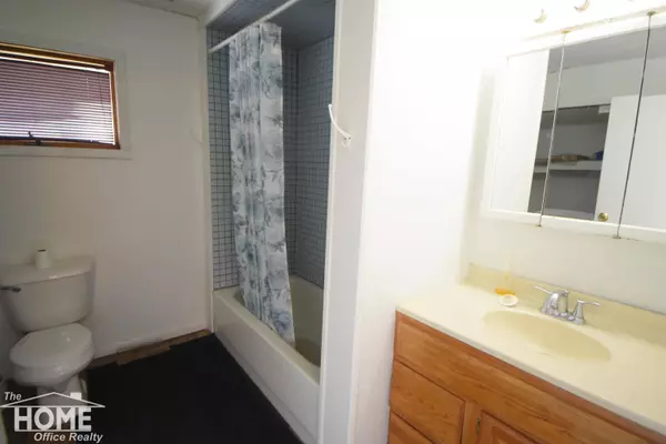 214 E Elm St, Ovid, MI 48866