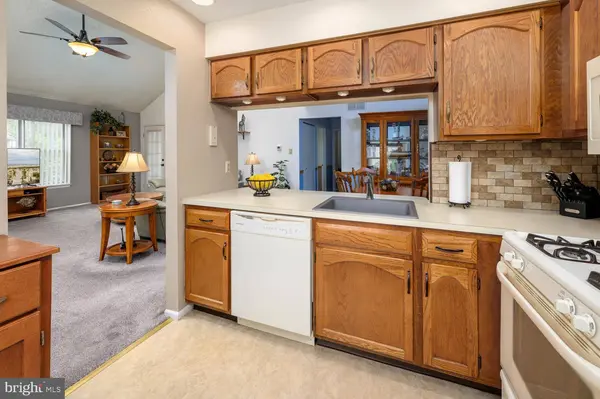 4204-B BURRY PORT WAY, Mount Laurel, NJ 08054