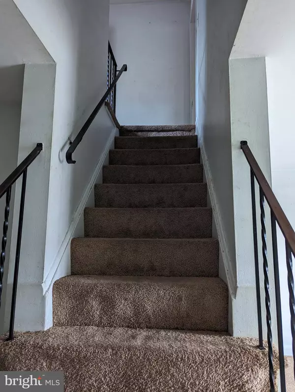 1046 MIDDLESEX RD, Essex, MD 21221