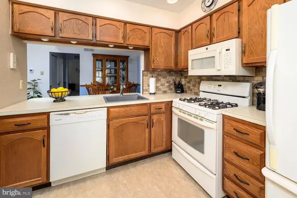 4204-B BURRY PORT WAY, Mount Laurel, NJ 08054