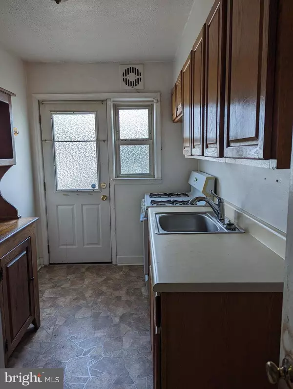 1046 MIDDLESEX RD, Essex, MD 21221