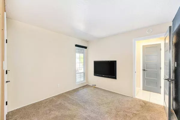 6841 Greenhaven DR, Sacramento, CA 95831