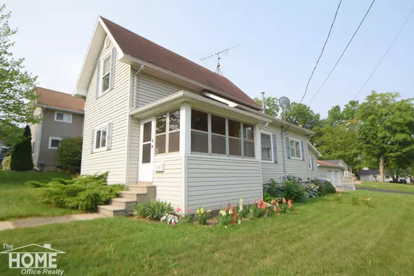 1104 Palmer Ave, Owosso, MI 48867