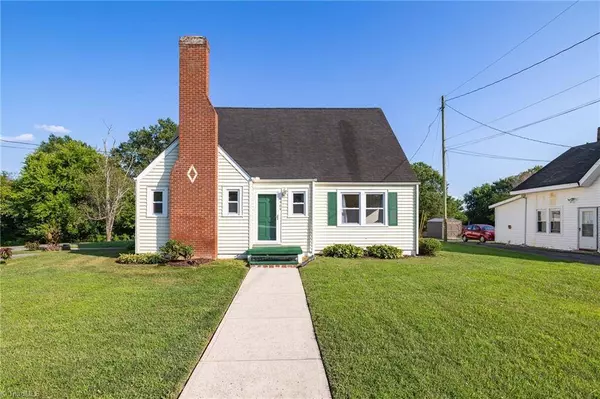 1464 E Pine ST, Mount Airy, NC 27030