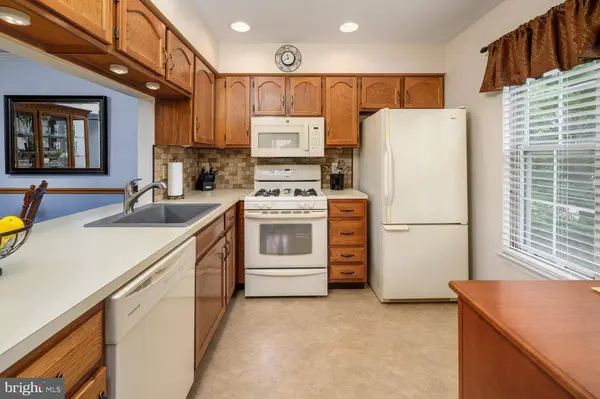 4204-B BURRY PORT WAY, Mount Laurel, NJ 08054