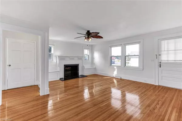 1464 E Pine ST, Mount Airy, NC 27030