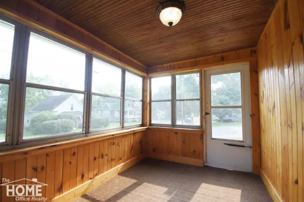 1104 Palmer Ave, Owosso, MI 48867