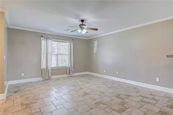 331 Hickory LN, High Point, NC 27265