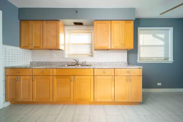 16342 Ingleside Avenue, South Holland, IL 60473