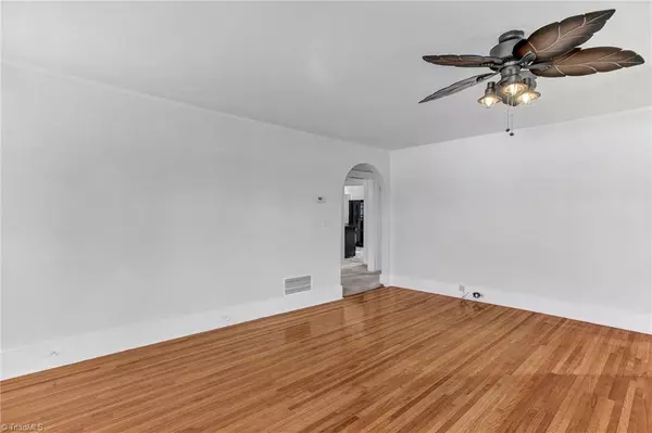 1464 E Pine ST, Mount Airy, NC 27030