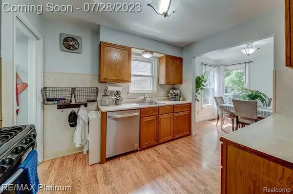 3421 CHESTNUT Street, Dearborn, MI 48124