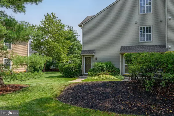 4204-B BURRY PORT WAY, Mount Laurel, NJ 08054