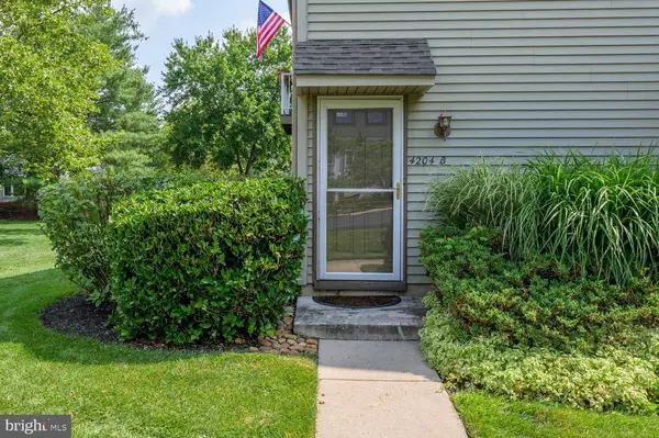 4204-B BURRY PORT WAY, Mount Laurel, NJ 08054