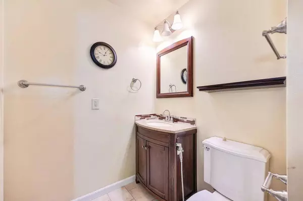 6841 Greenhaven DR, Sacramento, CA 95831