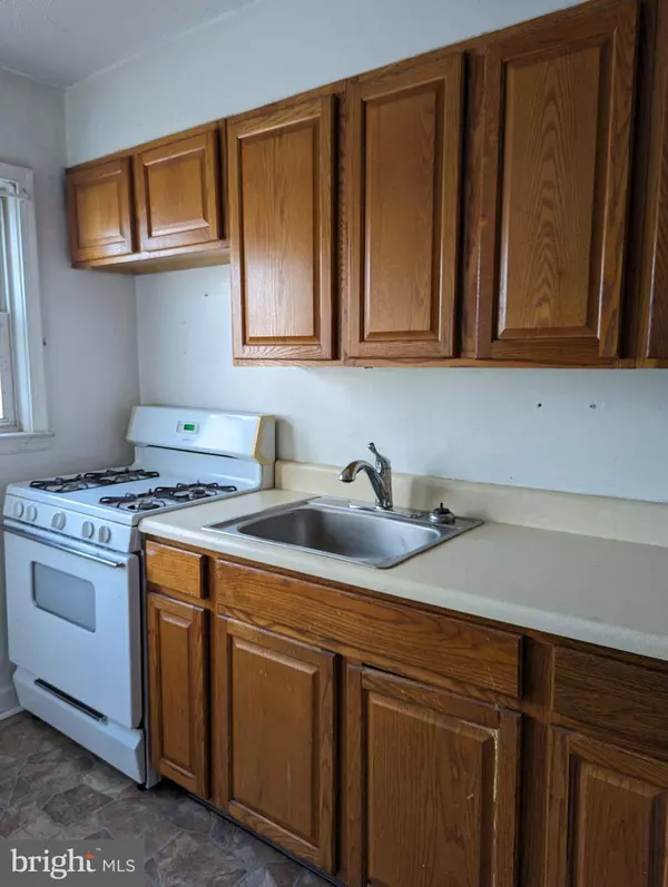 1046 MIDDLESEX RD, Essex, MD 21221