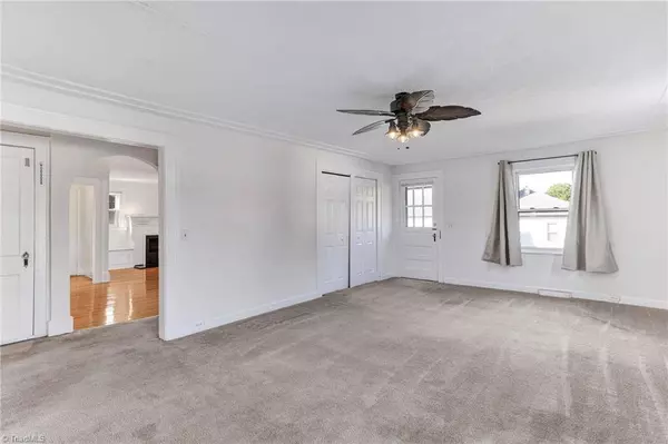 1464 E Pine ST, Mount Airy, NC 27030