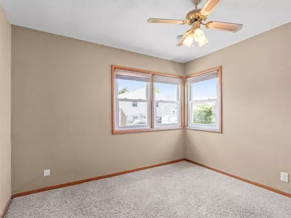 908 18th Street SW, Cedar Rapids, IA 52404