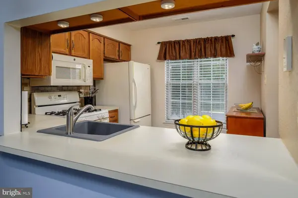 4204-B BURRY PORT WAY, Mount Laurel, NJ 08054