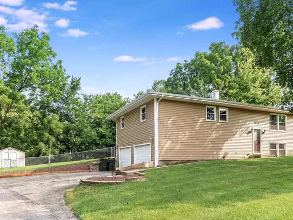 513 W WASHINGTON Street, Yorkville, IL 60560