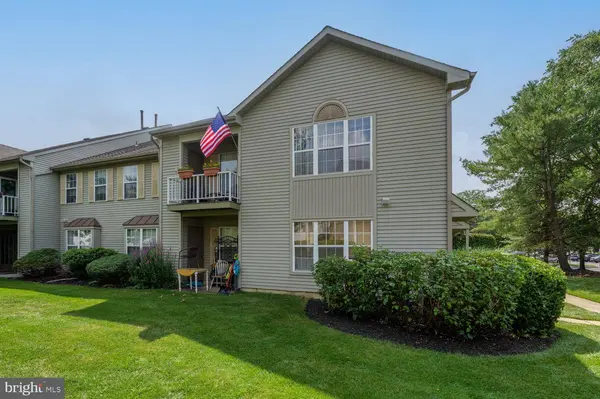 4204-B BURRY PORT WAY, Mount Laurel, NJ 08054