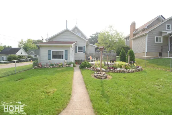 1104 Palmer Ave, Owosso, MI 48867