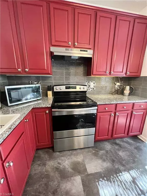 120 Queensberry CT, Greensboro, NC 27405