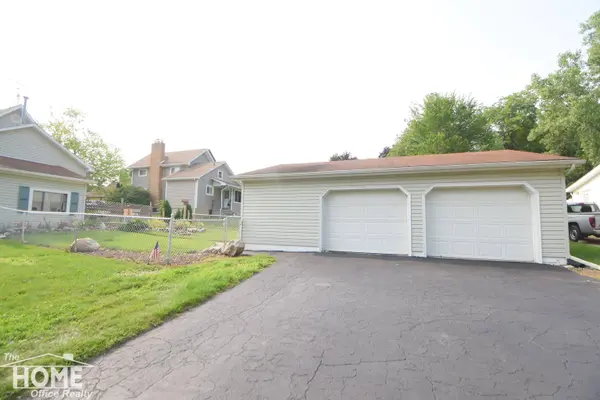 1104 Palmer Ave, Owosso, MI 48867