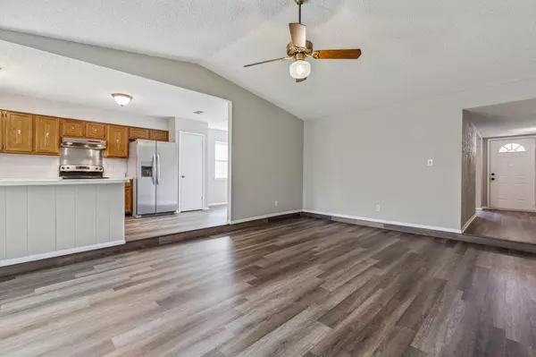 1909 Bedrock Lane, Arlington, TX 76006