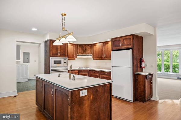 14 S COLONIAL RDG, Moorestown, NJ 08057