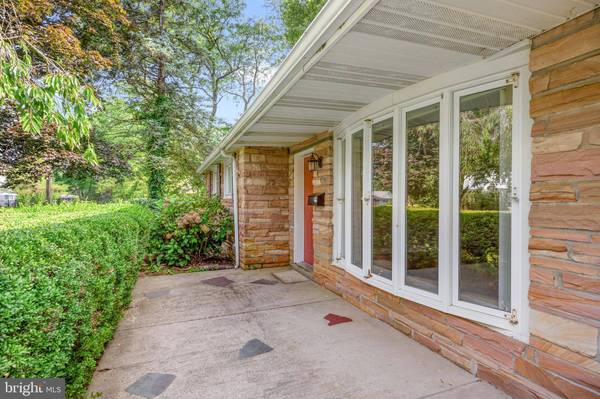 14 S COLONIAL RDG, Moorestown, NJ 08057