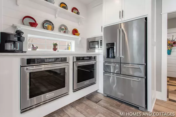 3391 Maple Avenue, Holland, MI 49424