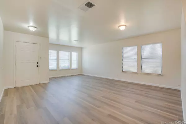 5915 WALNUT MILL DR, San Antonio, TX 78244-2509