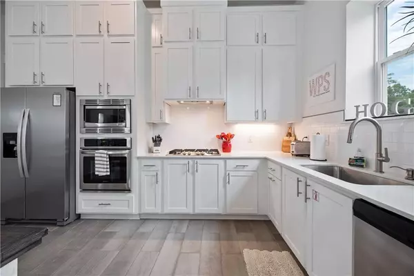 158 E South Street, Fayetteville, AR 72701