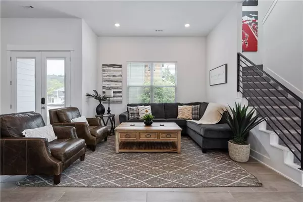 158 E South Street, Fayetteville, AR 72701